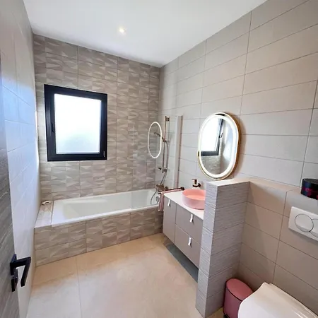 Casa Cagna, 3 Bedrooms, Heated Pool, 8people Villa